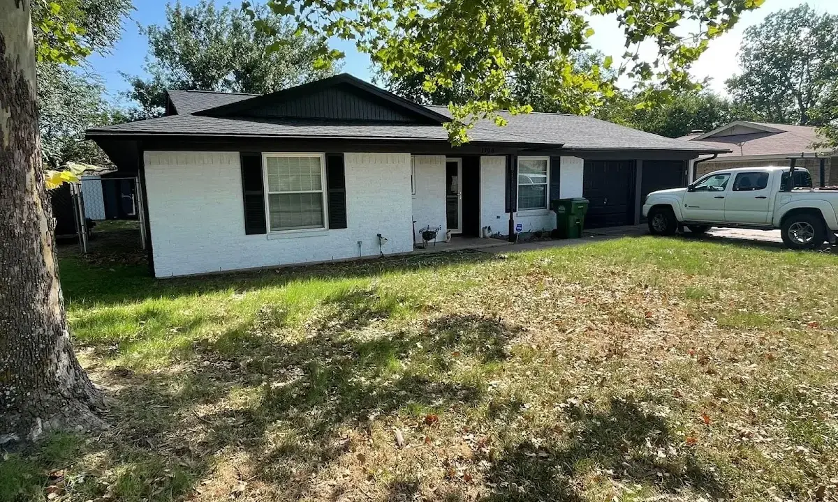 Professional roofing crew working on a residential roof in Calumet Park